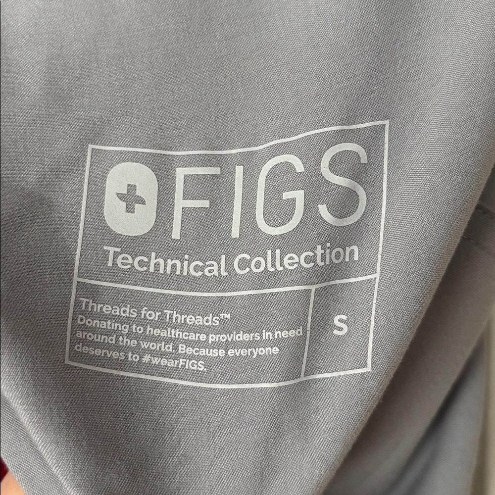 Figs Women’s Yola Skinny Scrub Pants in Cement, size Small - Picture 11 of 12
